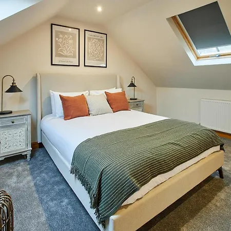 Host & - Fawcett Tollerton (Yorkshire)